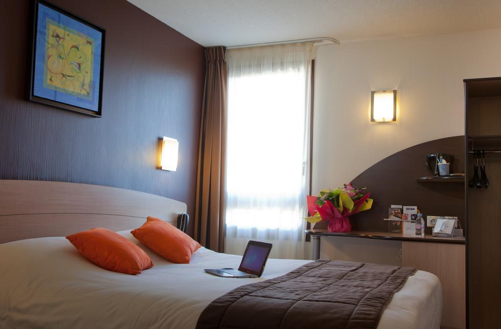 Kyriad Niort-Espace Mendesfrance Экстерьер фото