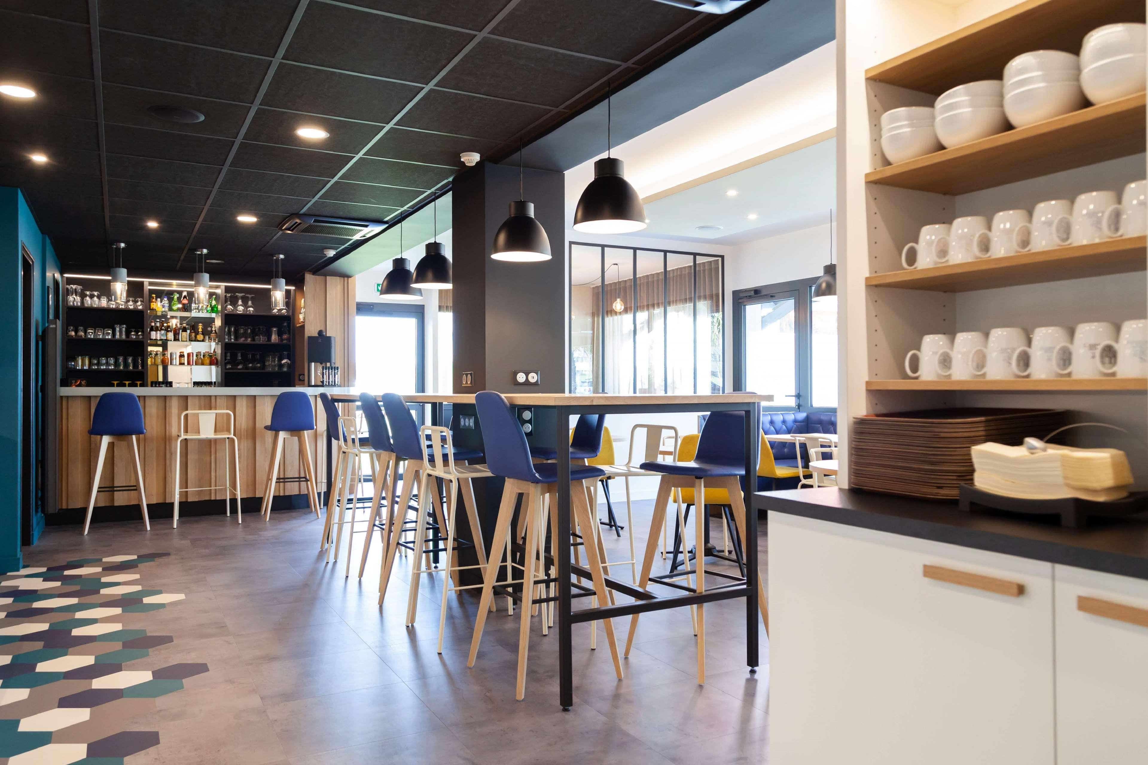 Kyriad Niort-Espace Mendesfrance Экстерьер фото