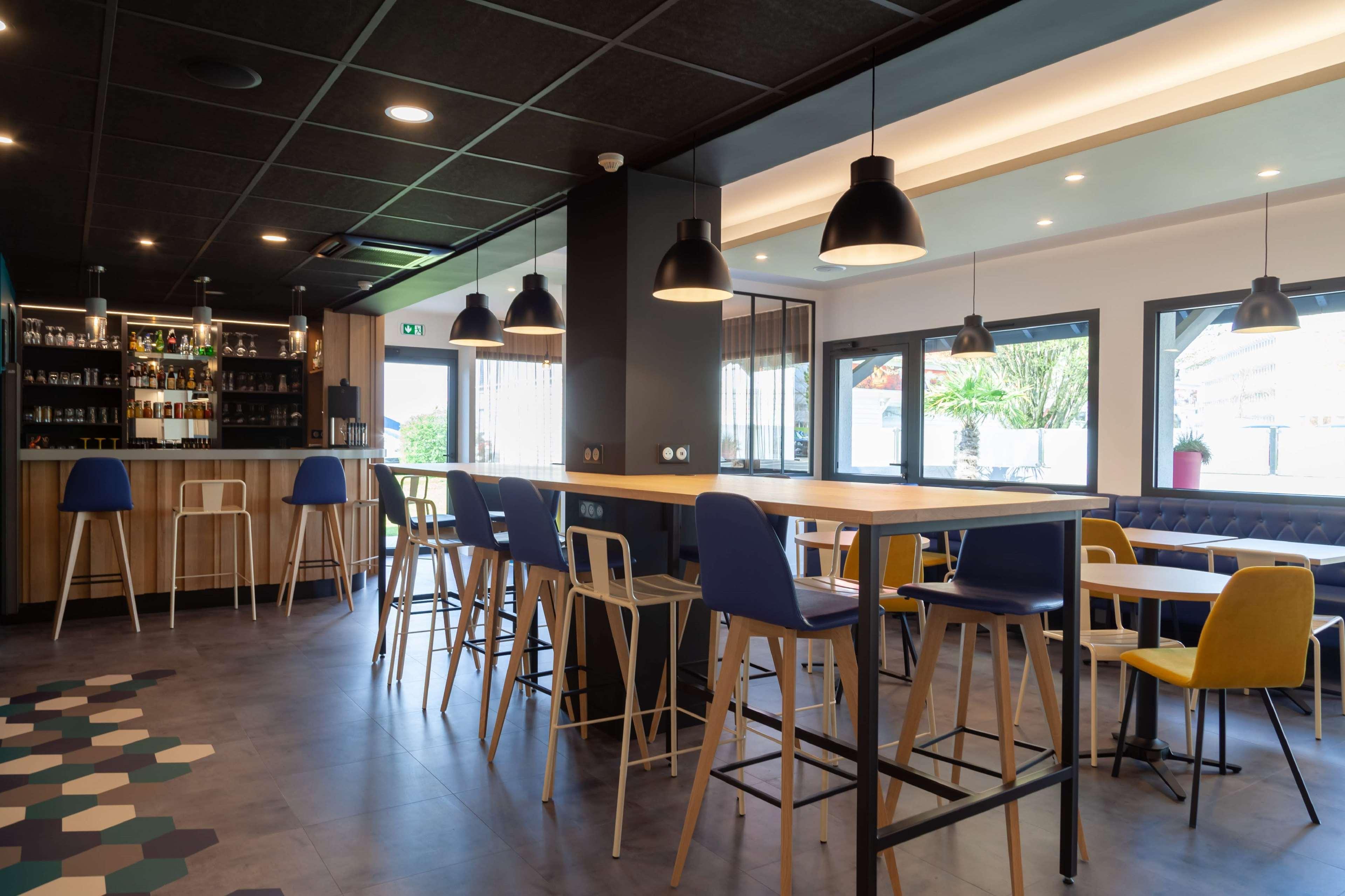 Kyriad Niort-Espace Mendesfrance Экстерьер фото