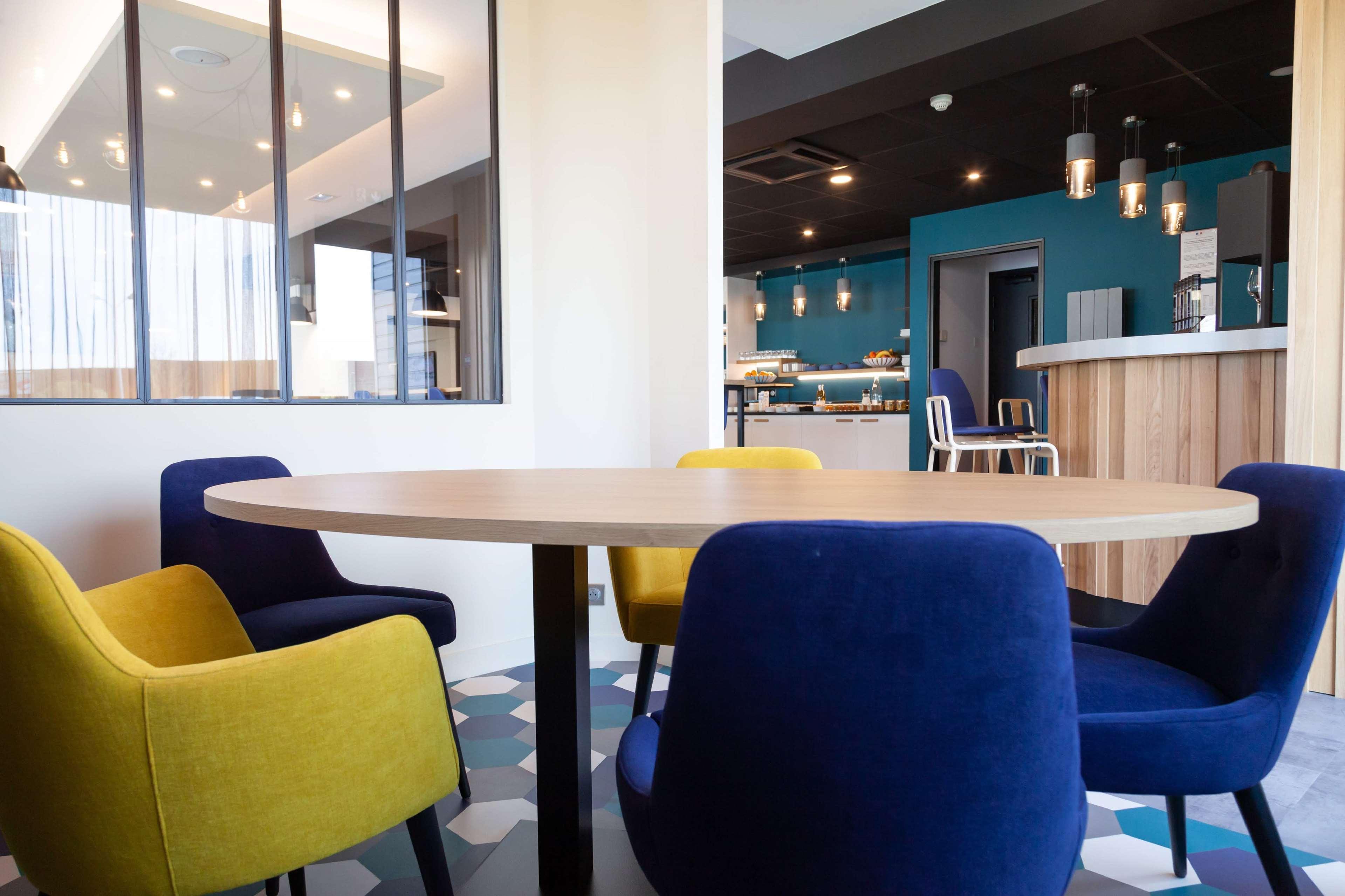 Kyriad Niort-Espace Mendesfrance Экстерьер фото