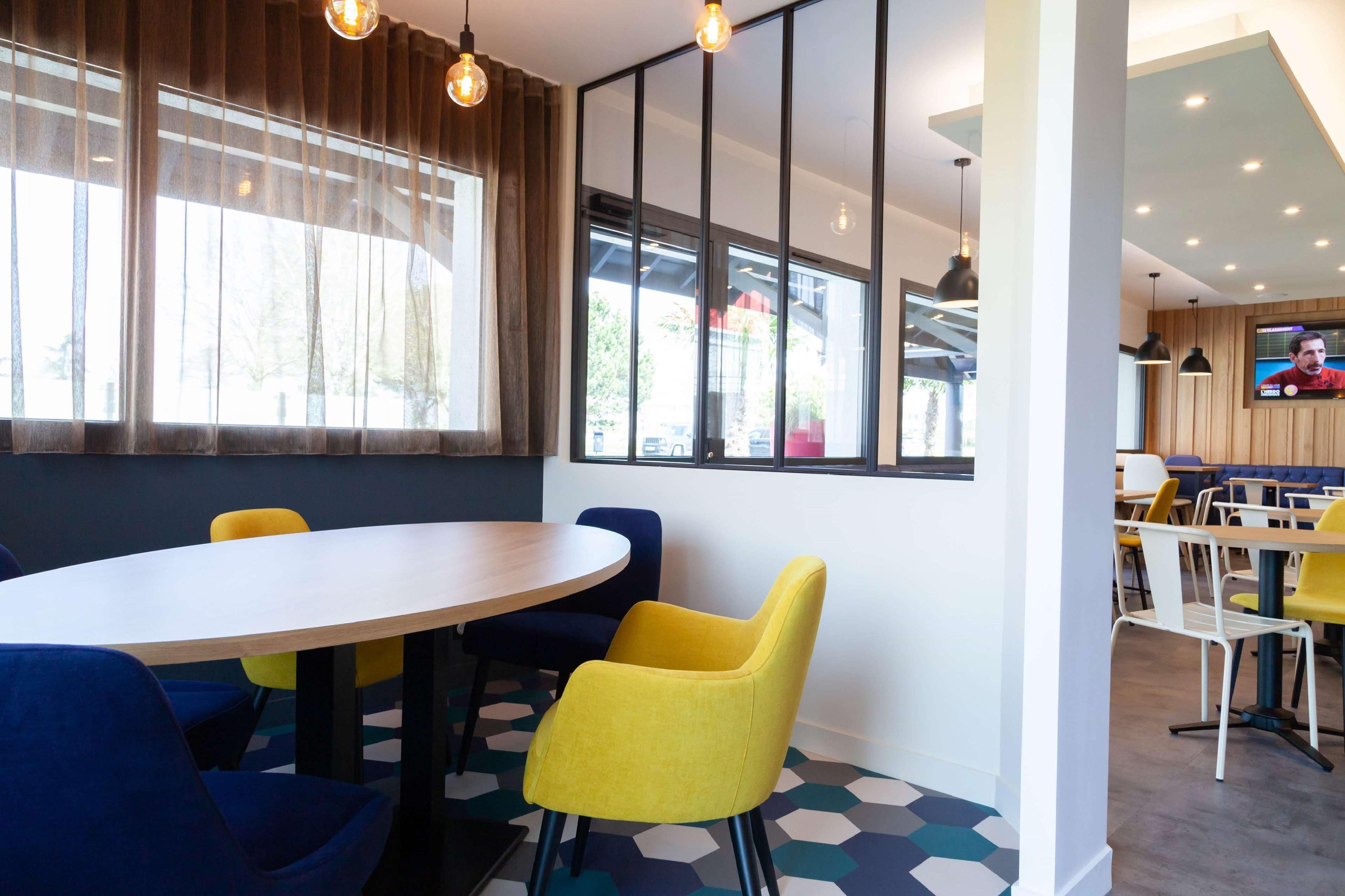 Kyriad Niort-Espace Mendesfrance Экстерьер фото