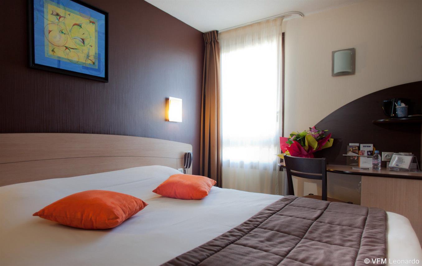 Kyriad Niort-Espace Mendesfrance Экстерьер фото