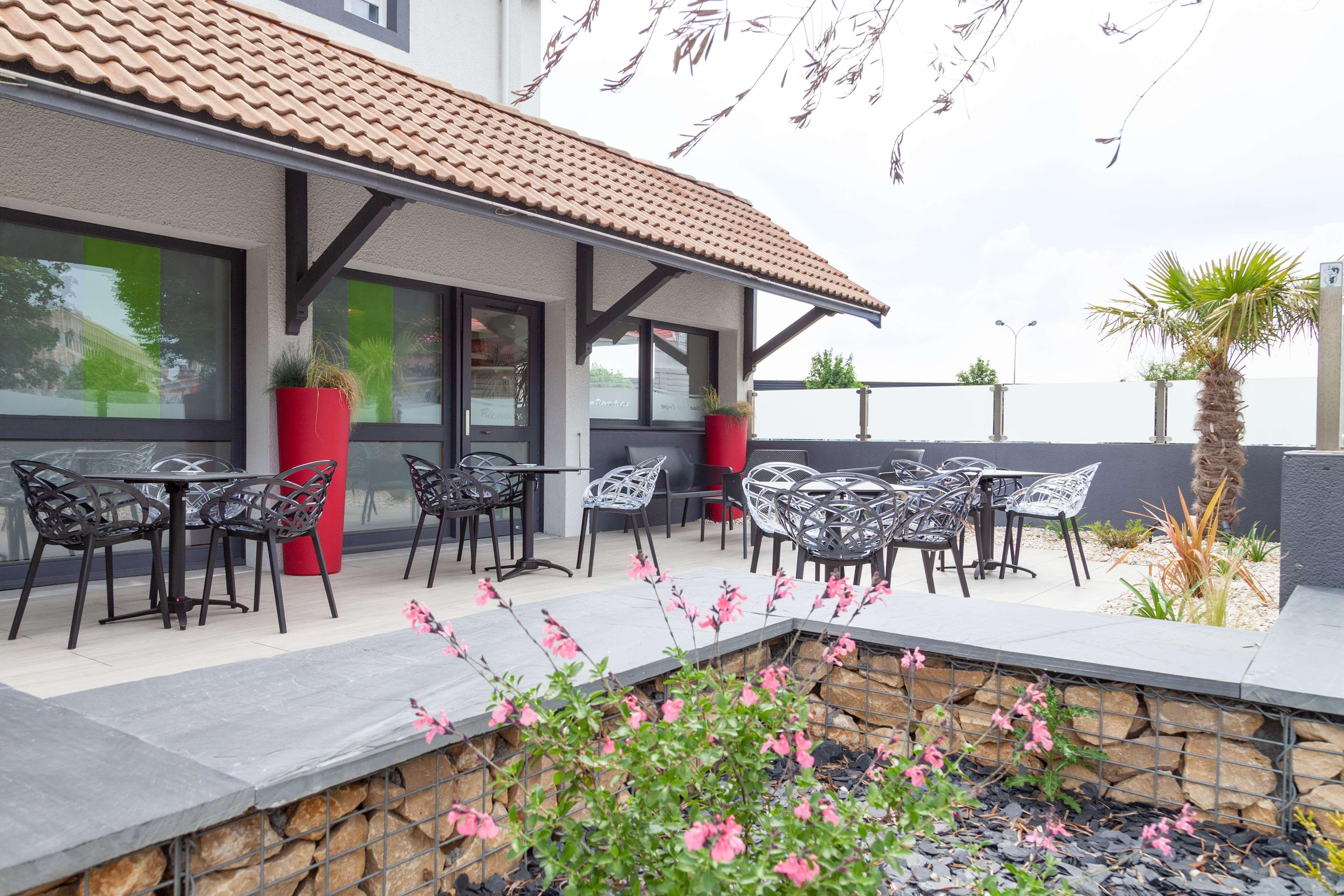 Kyriad Niort-Espace Mendesfrance Экстерьер фото