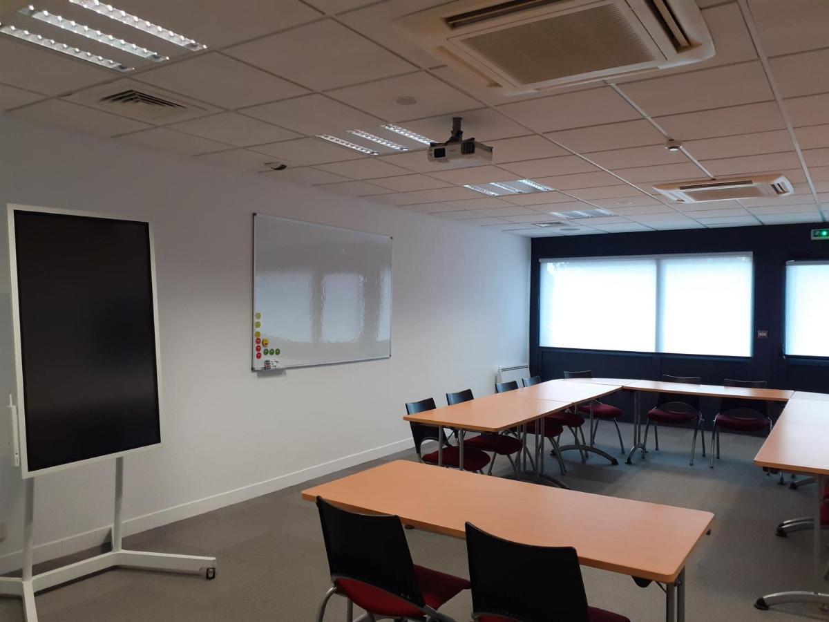 Kyriad Niort-Espace Mendesfrance Экстерьер фото